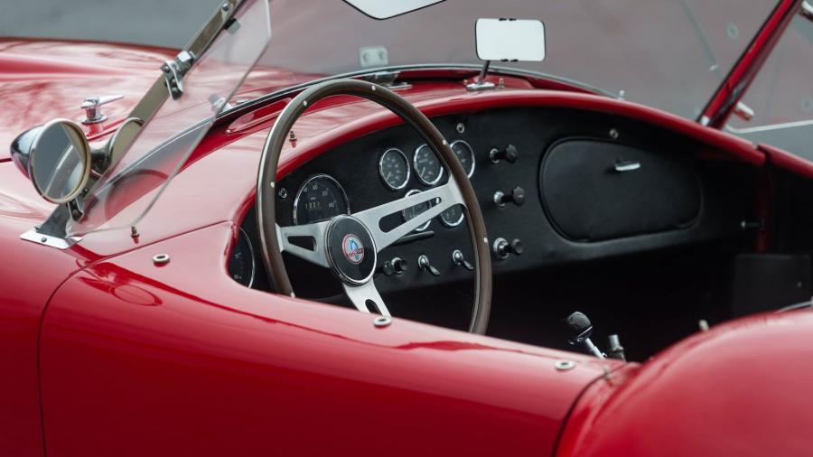 Интерьер Shelby Cobra 427 1966 года  (фото 20 из 27)